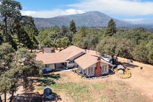 Oakhurst Casa | Bear Den