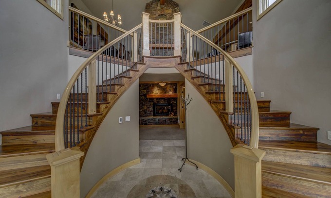 Tamarack Casa | Bear Discovery - Spectacular - Tamarack - 5BR - ski in ski out - hot tub