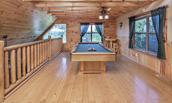 Sevierville Cabina | Bear Hugs - Great Cabin! 2 Bedroom Cabin by RedAwning