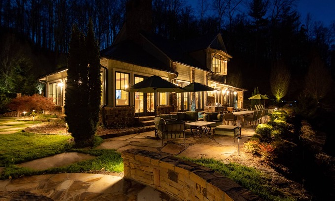 Tuckasegee Casa | Bear Lake Heaven a private lakefront resort