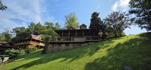 Caryville Casa | Bear Moon Lodge