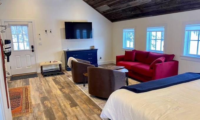 Manchester Casa | Bear Pass Bunkhouse