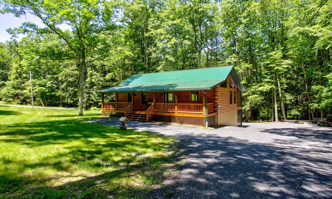 Laurelton Cabina | Bear Paw = LodgeCenter Of Nature @ God's Creation # Campfire + Fun & Trails