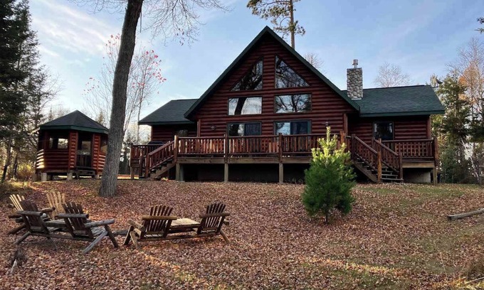 Land O Lakes Casa | Bear's Den Summary: P