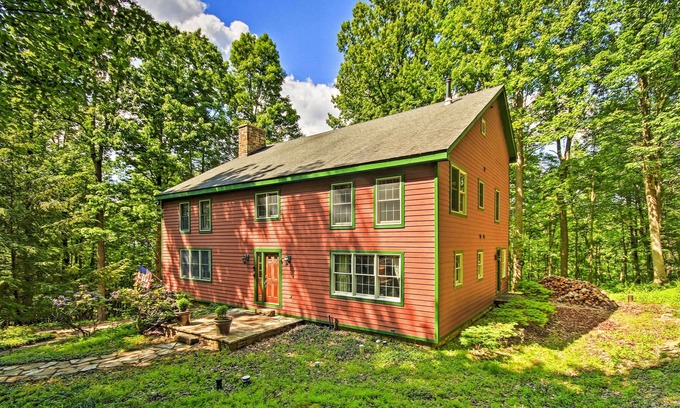 Acme Casa | 'Bear's Eye View' - Mountain Retreat w/ Hot Tub!