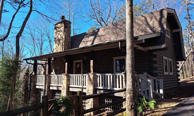 Big Canoe Cabina | Bear's Lair Cabin in beautiful Big Canoe, Georgia