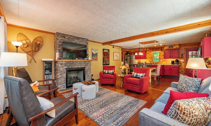 McHenry Casa | Bear Tracks: Lake Area, Dogs Welcome, Hot Tub, A/C, Fire Pit!