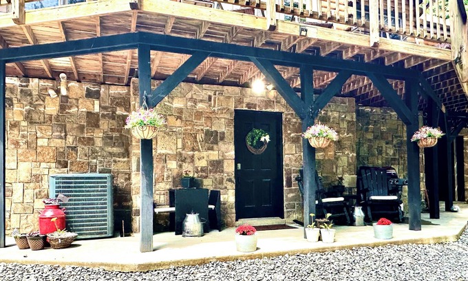 Independence Cabina | Bear Valley Cabin, a beautiful secluded oasis 4 a Romantic or family getaway.