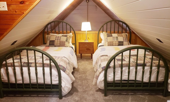 Sunday River Area Cabina | Bearbrook: A Cozy Mountain Cabin, hiking and outdoor adventures await you!