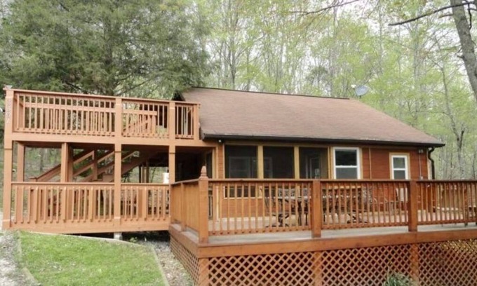 Birdseye Cabina | Bearfoot Cabin - 1 BR (+ sleeping loft) 2 BA, 3 mi from Patoka Lake