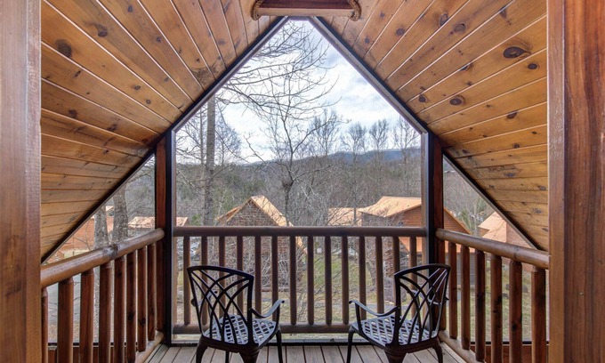 White Oak Lodge Cabina | Bearly Behaving