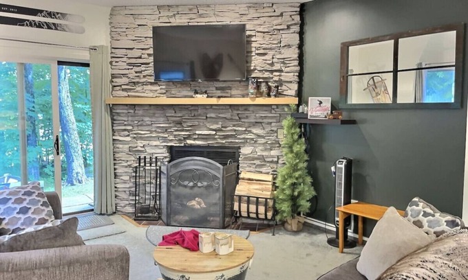 Killington Apartamento | Bearmont- Pool, HotTub, FirePit, AC, Gym, Sauna