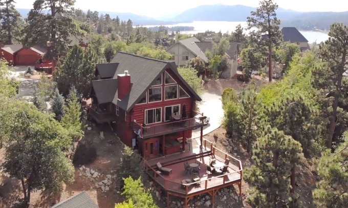 Castle Glen Estates Cabina | BearPaw Retreat - Real Log/AmazingViews/Mins to Lake/Tesla Charger