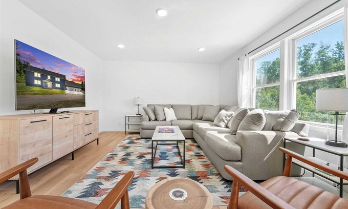 Maple City Casa | Bears Den - Hot Tub & A Short Walk to Glen Lake