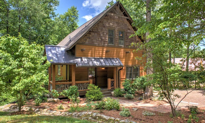 Skyland Cabina | Bearwallow Retreat | Mt. Views, Upscale Stay⛰️ + Biltmore Pass
