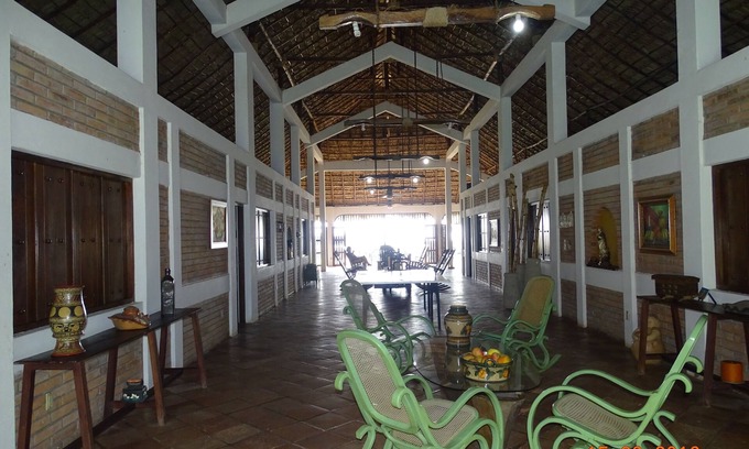 Las Penitas Chalet De Esquí | Hermosa casa frente a la playa de 7 dormitorios, 6 baños y piscina