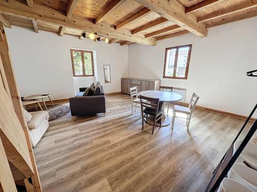 Saint-Gaudens Apartamento | Beau Grand T2 Duplex avec du Cachet Centre Ville