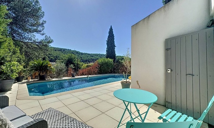 Carnoux-en-Provence Apartamento | Beau Studio Refait à Neuf à Proximité de Cassis