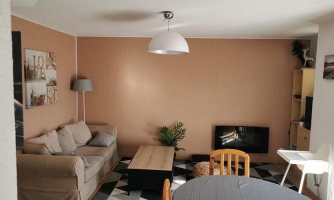 Bagneres-de-Luchon Apartamento | Beau T3 place parking, vue dégagée proche centre