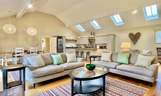 North Stoke Cabaña | Beaufort Barn by inspirestays-com - a cottage that sleeps 6 guests in 3 bedrooms