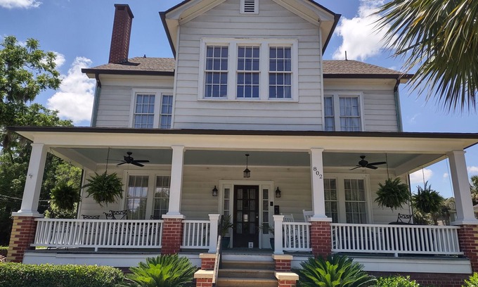 The Old Point Casa | Beaufort Charm showcased in this elegantly updated 4-bedroom historic home.
