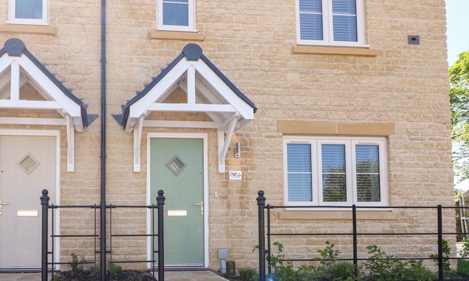 Bourton Cabaña | BEAU’S HOUSE, pet friendly, with a garden in Bourton-On-The-Water