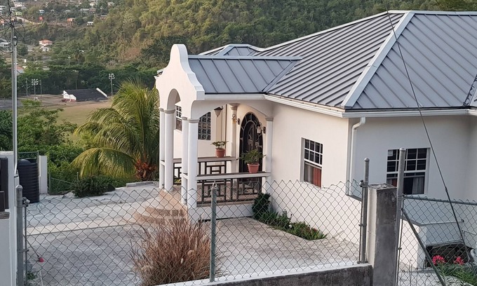 St. George's Casa | Beausejour Heights, es una casa unifamiliar espaciosa, moderna