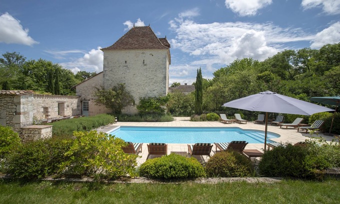 Saint-Aubin-de-Cadelech Casa | Beautiful guesthouse set in 100 acre estate with heated pool and tennis court