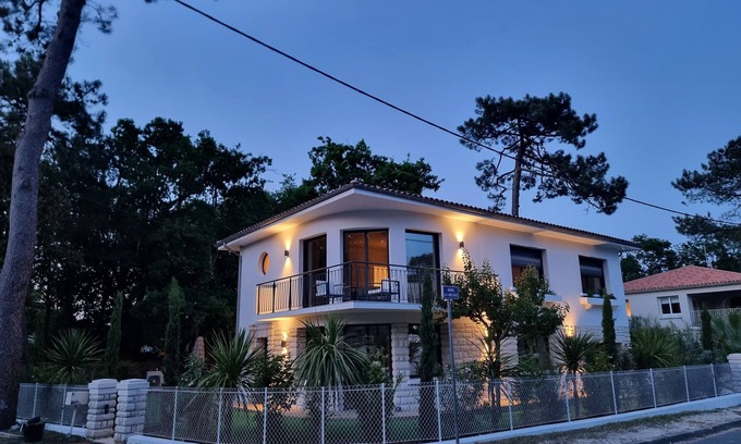 Saint-Georges-de-Didonne Villa | Beautiful modern house