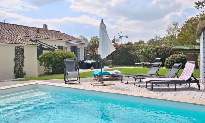 Moutiers-les-Mauxfaits Casa | Casa de vacaciones privada con piscina privada, WIFI, TV, terraza, mascotas permitida, aparcamiento