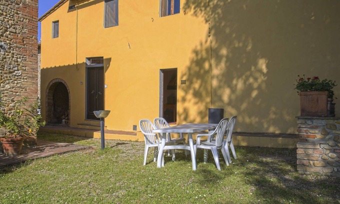 Tavarnelle Val di Pesa Apartamento | Apartamento con WIFI, piscina, TV, patio, mascotas permitida, vista panorámica, aparcamiento