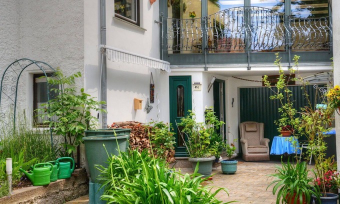 Schieder-Schwalenberg Apartamento | Acogedor apartamento para 2 personas con WIFI, TV, patio, mascotas permitida y aparcamiento