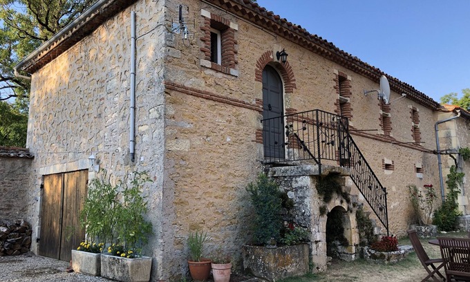 Saint-Front-sur-Lemance Apartamento | piedra restaurada casa de vacaciones, capacidad para 6 personas. Cuenta con 18 acres de terrenos grandes