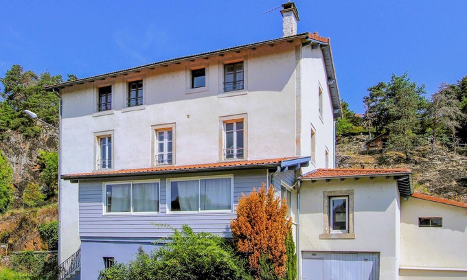 Saint-Germain-Laprade Apartamento | Beautiful apartment in Saint Germain La Prade with house a panoramic view