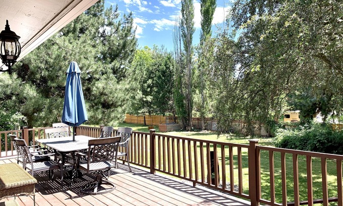 Eagle Casa | Beautiful 1 acre 5 bd in Eagle- hot tub & pingpong
