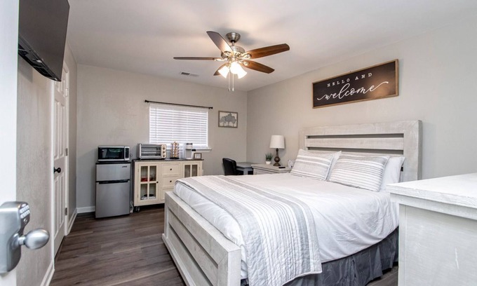 Benton Casa | Beautiful 1 BD 1Bath Close to Everything Newly Remodeled