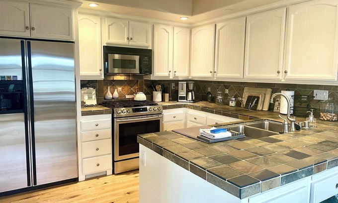 Thousand Oaks Casa | Un hogar con todos los beneficios de un complejo! Perfecto para su estancia en So Cal