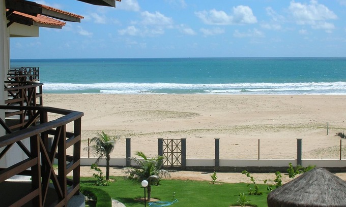 Taiba Condominio | Hermoso nuevo 1 dormitorio condominio frente al mar en Playa de arena blanca