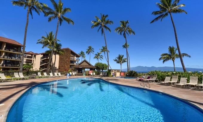 Honokowai Complejo | Beautiful 1 bedroom in Lahaina resort with fitness room, AC, and WiFi