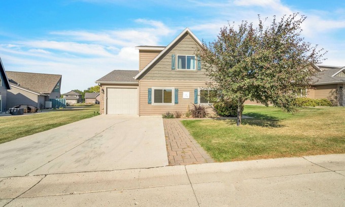 Arnolds Park Cabina | Beautiful 1500+ sq ft cabin with outdoor pool just steps off the patio