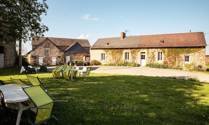 Gennes-sur-Glaize Casa | Hermosa longere del siglo 18, recientemente renovado, con piscina climatizada