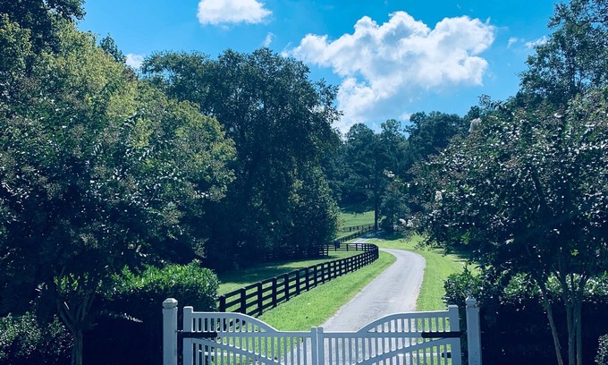 Milton Casa | Hermosa granja ecuestre de 19 acres en el corazón de Alpharetta, GA