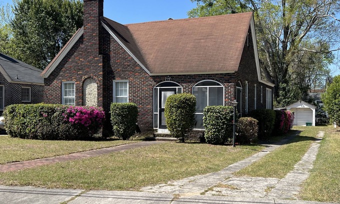 Sumter Casa | Beautiful 1930s brick home in historic district.