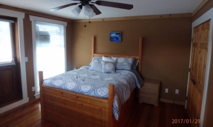 Sorrento Casa | Hermosa suite de 1 dormitorio a 10 minutos del espectacular Lago Shuswap!