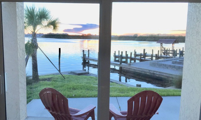 Englewood Condominio | Beautiful Ground Fl Bayfront Condo justo en Lemon Bay con impresionantes amaneceres