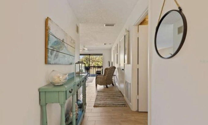 The Meadows Condominio | Beautiful 2 bdrm, 2 Bath, condo located in Sunny Sarasota. 20 minutes to beach!