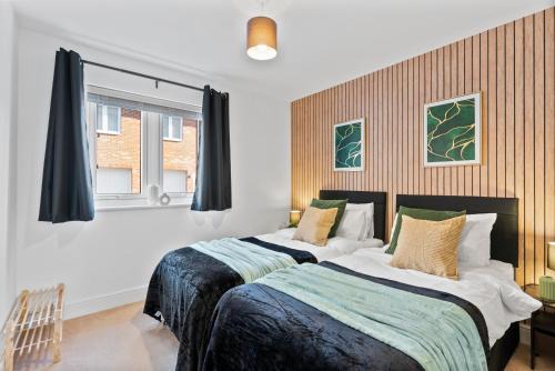 Warwick Casa | Beautiful 2 Bed Apartment in Warwick - Parking