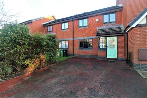Bolton Casa | Beautiful 2-Bed House in Bolton with free parking