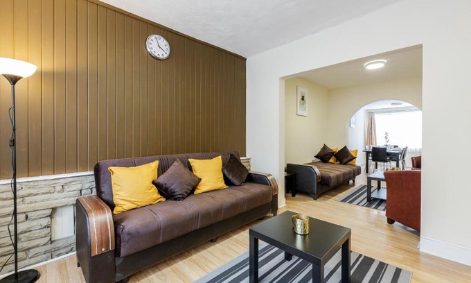 Barking Casa | Beautiful 2-Bed House in quiet cul-de-sac