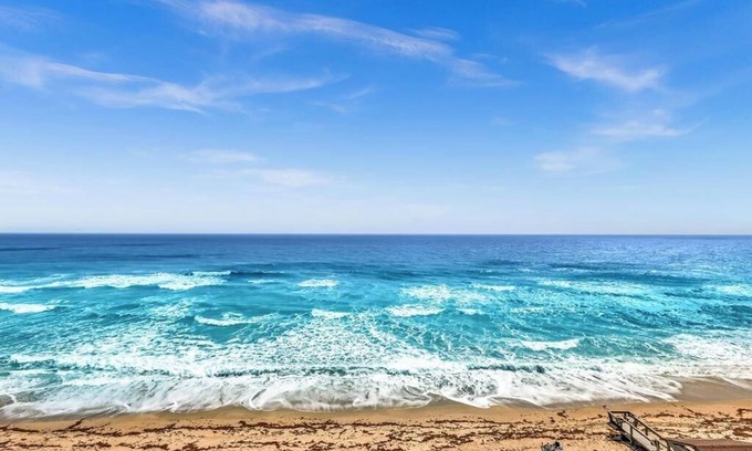 Hutchinson Island South Casa | Beautiful 2 bedroom 2 bathroom ocean front condo in Jensen Beach, Florida